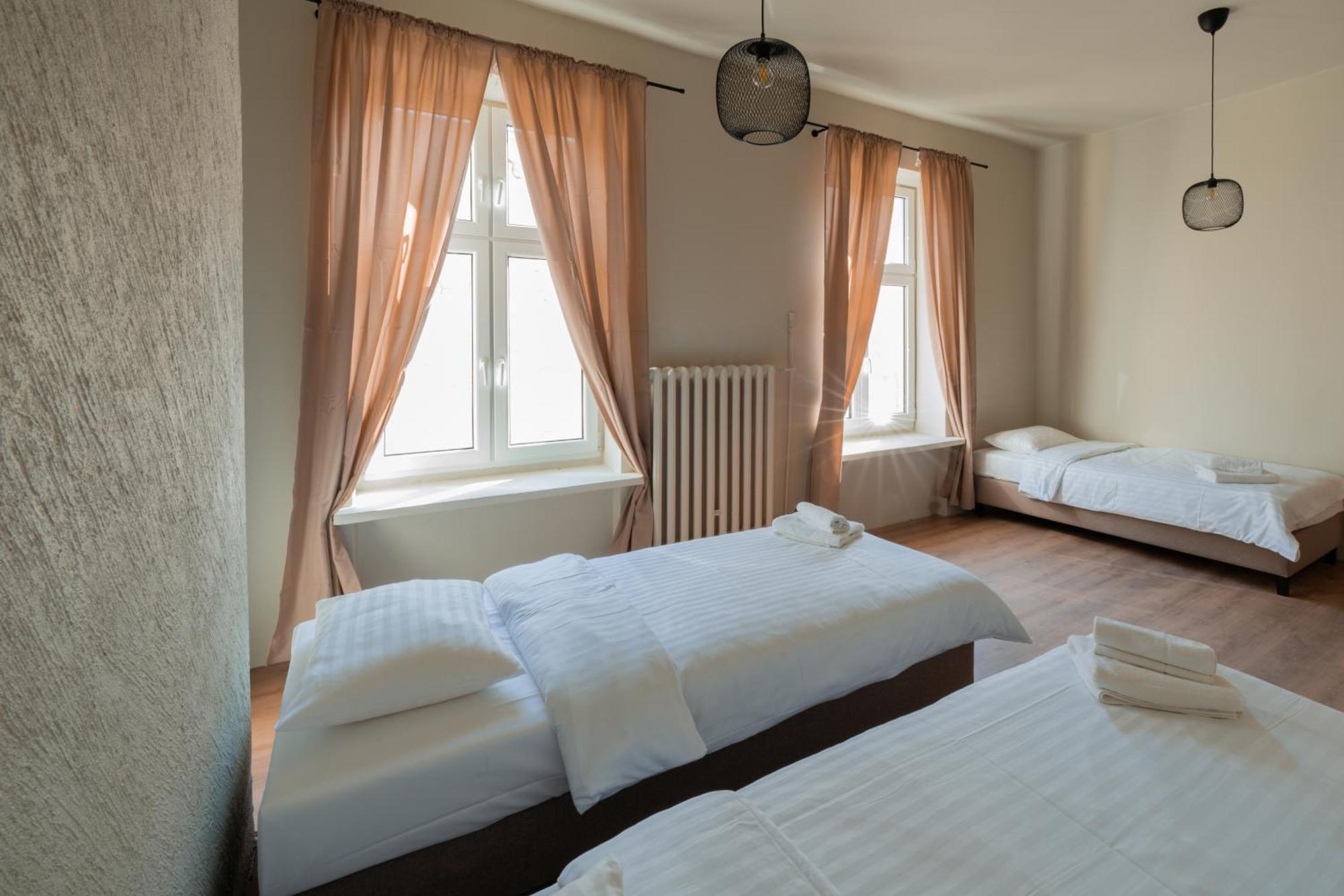 Relax - Usługi Noclegowe Hostel *